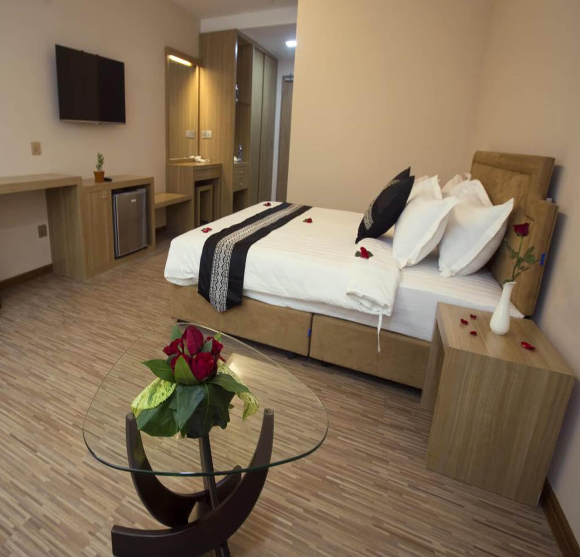 Elegant Hotel Pyi Thar Yar Yangon Exterior photo