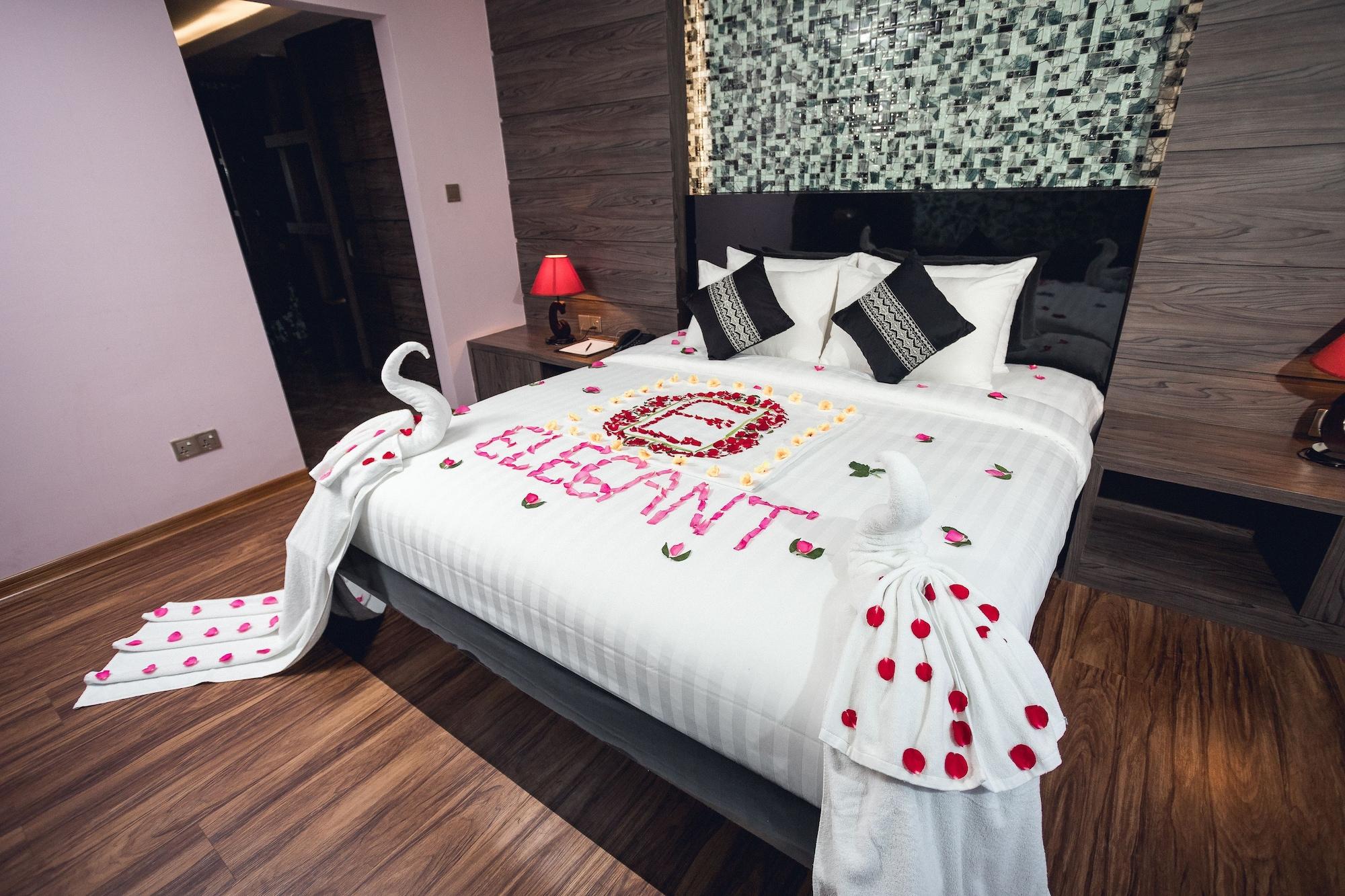 Elegant Hotel Pyi Thar Yar Yangon Exterior photo