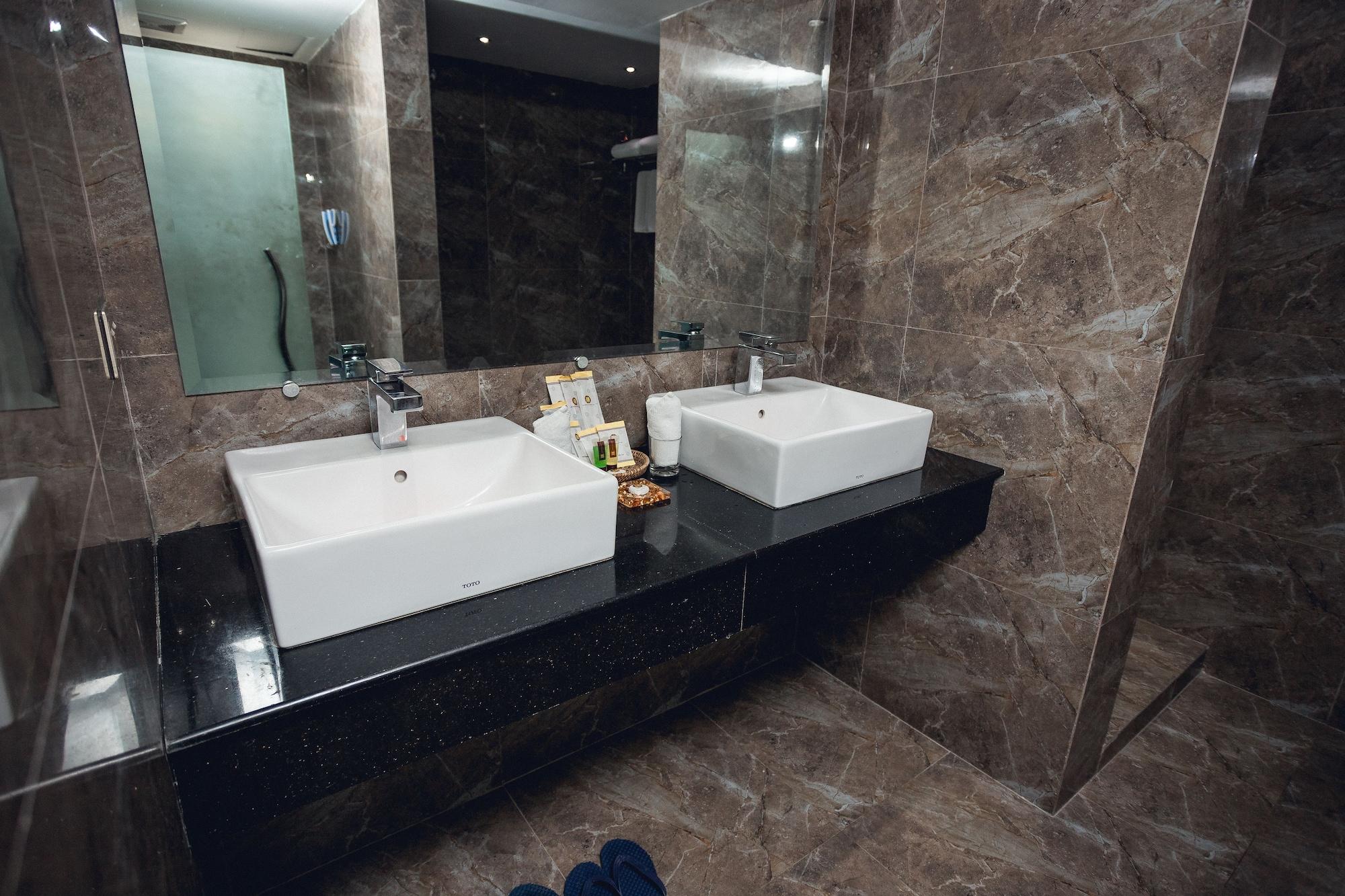 Elegant Hotel Pyi Thar Yar Yangon Exterior photo
