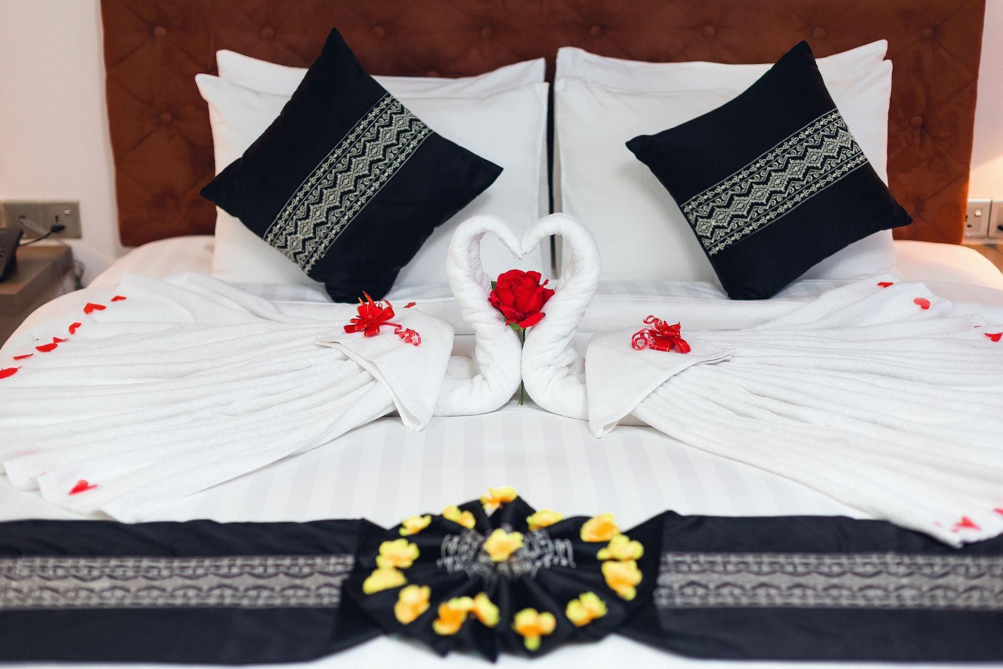 Elegant Hotel Pyi Thar Yar Yangon Exterior photo