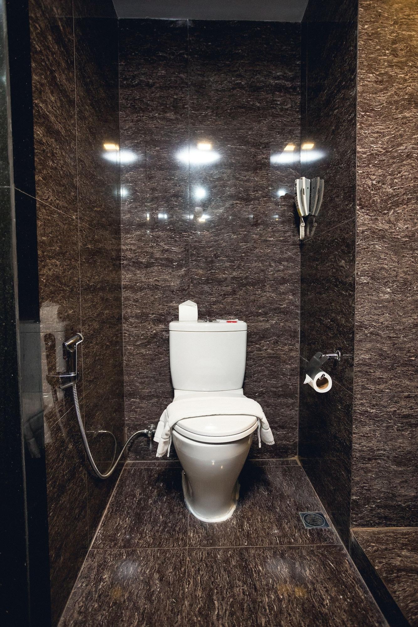 Elegant Hotel Pyi Thar Yar Yangon Exterior photo