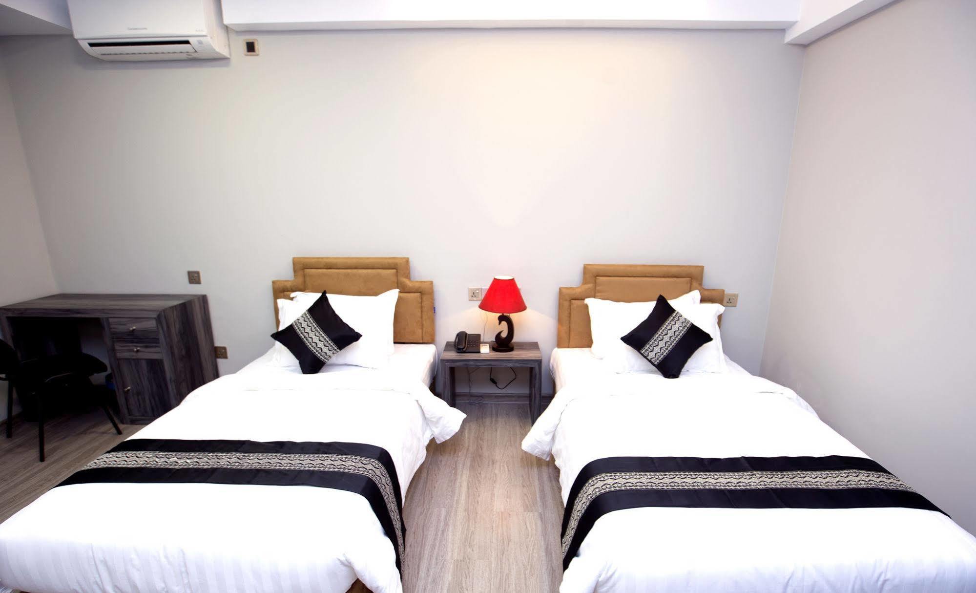 Elegant Hotel Pyi Thar Yar Yangon Exterior photo