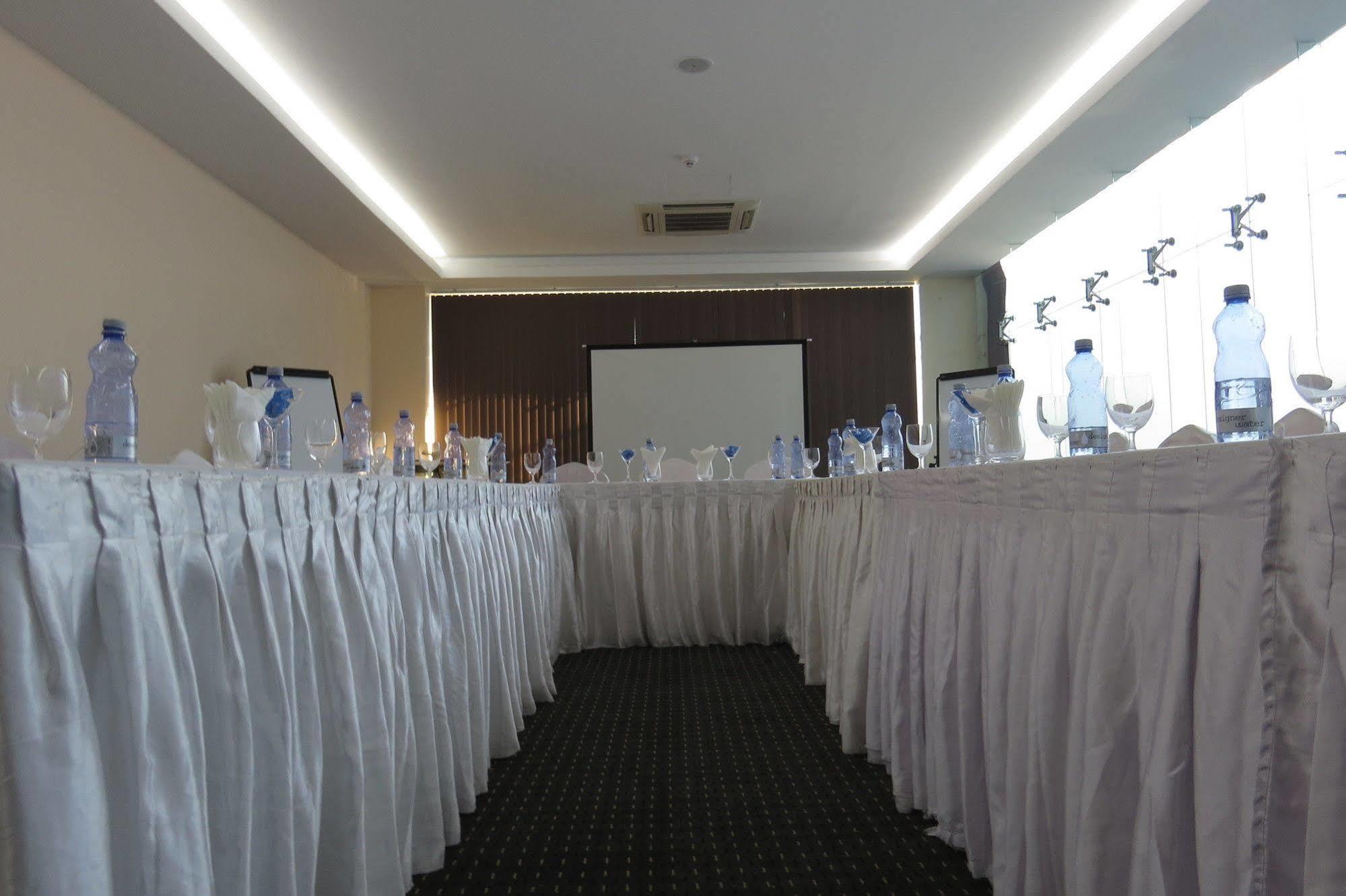 Elegant Hotel Pyi Thar Yar Yangon Exterior photo