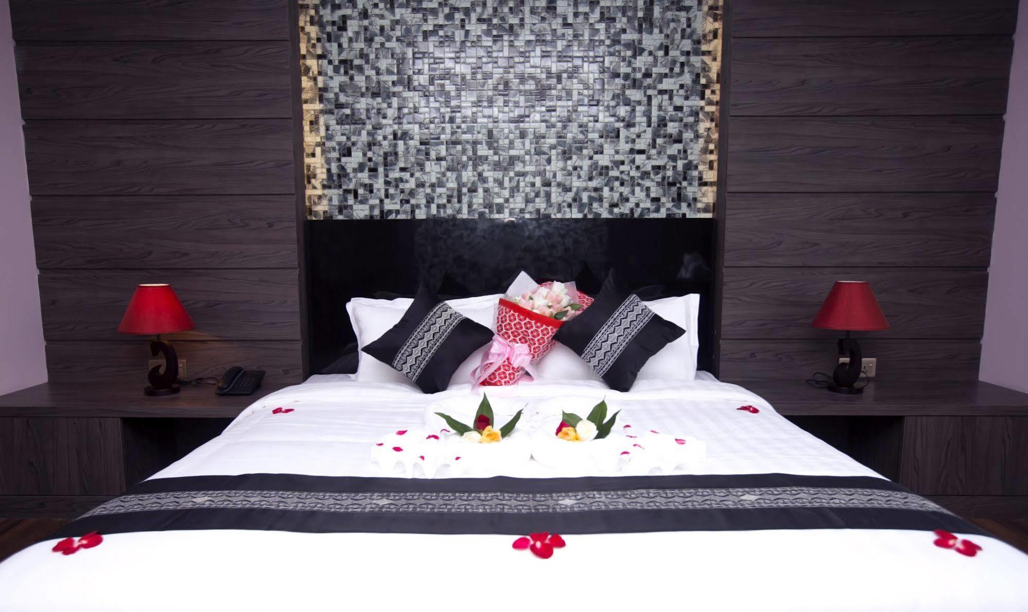 Elegant Hotel Pyi Thar Yar Yangon Exterior photo